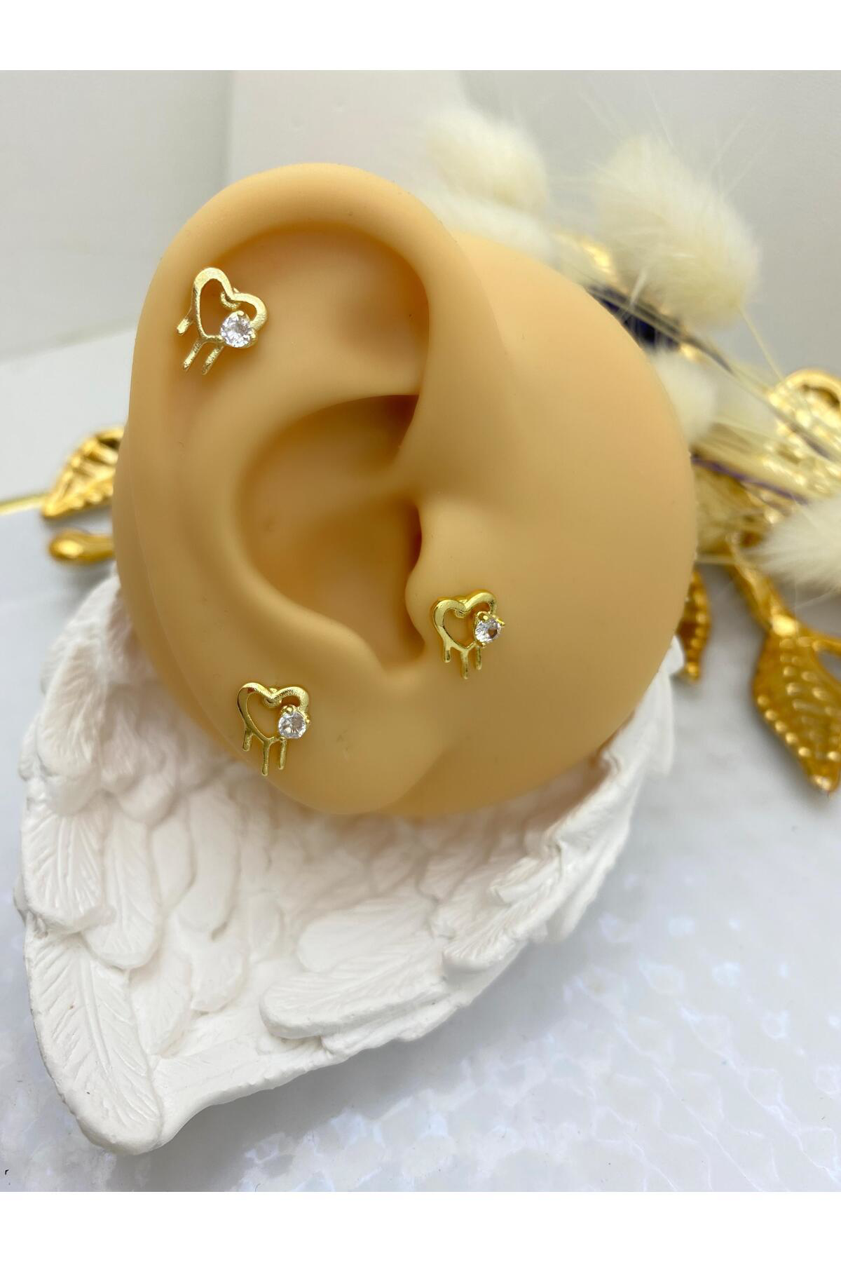 ZİRKON TAŞLI KALP FİGÜRLÜ TRAGUS HELİX KIKIRDAK KULAK MEMESİ LOBE UYUMLU 1 ADET PİERCİNG KÜPE