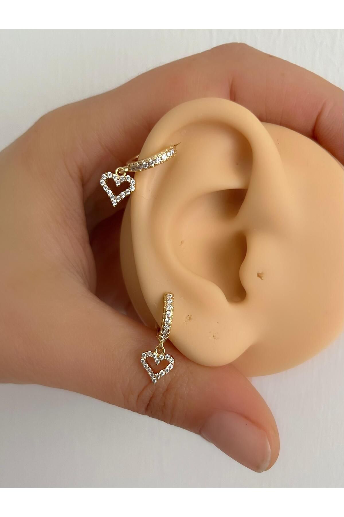 ZİRKON TAŞLI KALP SALLANTILI 1 ADET HALKA HELİX KIKIRDAK LOBE UYUMLU PİERCİNG KÜPE