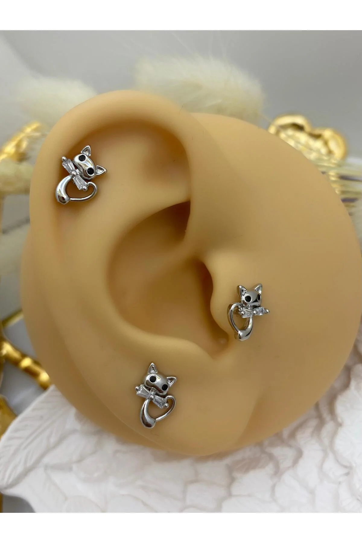 ZİRKON TAŞLI KEDİ FİGÜRLÜ TRAGUS KIKIRDAK KULAK MEMESİ HELİX UYUMLU PİERCİNG KÜPE