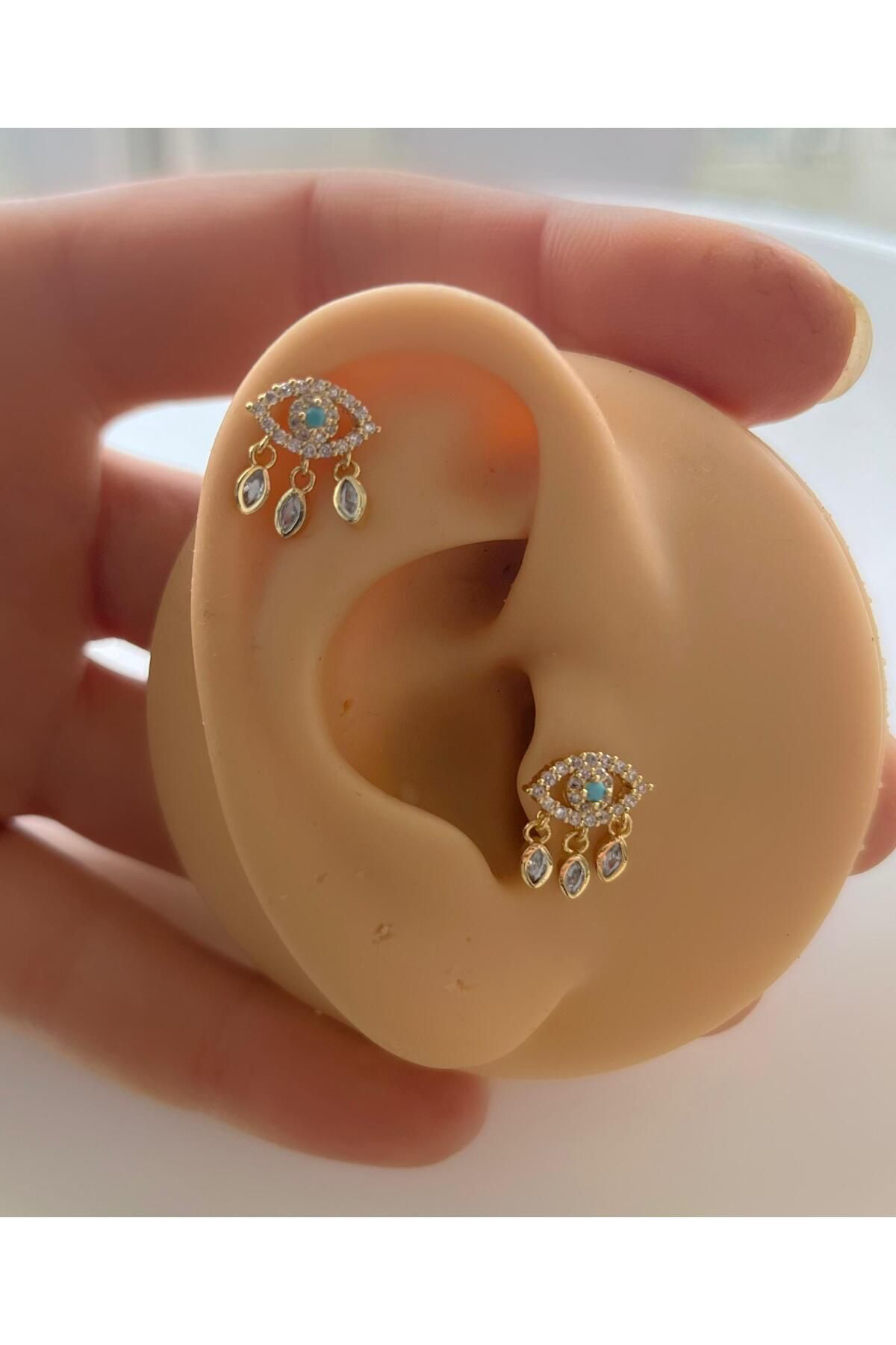 ZİRKON TAŞLI SALLANTILI GÖZ TRAGUS HELİX KIKIRDAK LOBE UYUMLU PİE ZİRKON TAŞLI SALLANTILI GÖZ TRAGUS HELİX KIKIRDAK LOBE UYUMLU PİE