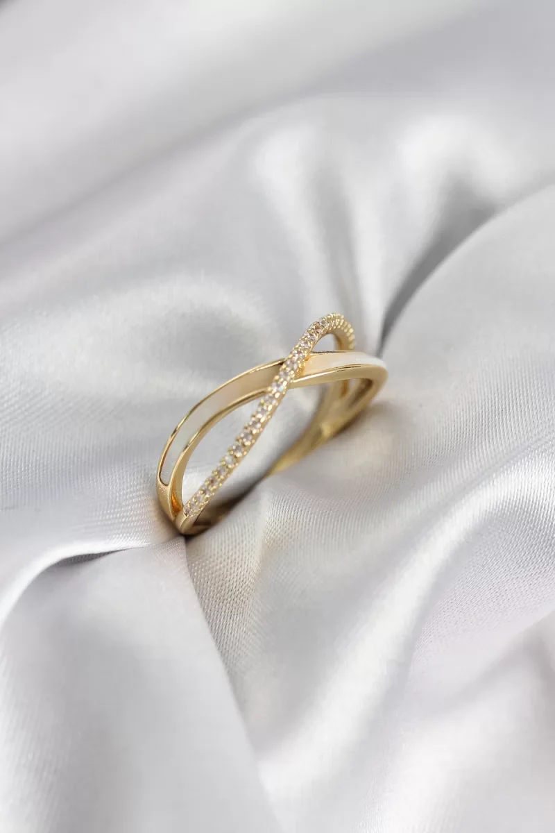 Zirkon Taşlı Sarmal Sedefli Gold Renk Kadın Yüzük - Lisinya