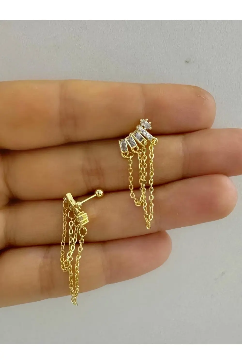 Zirkon Taşlı Zincir Sallantılı 1 Adet Helix Kıkırdak Lobe Uyumlu