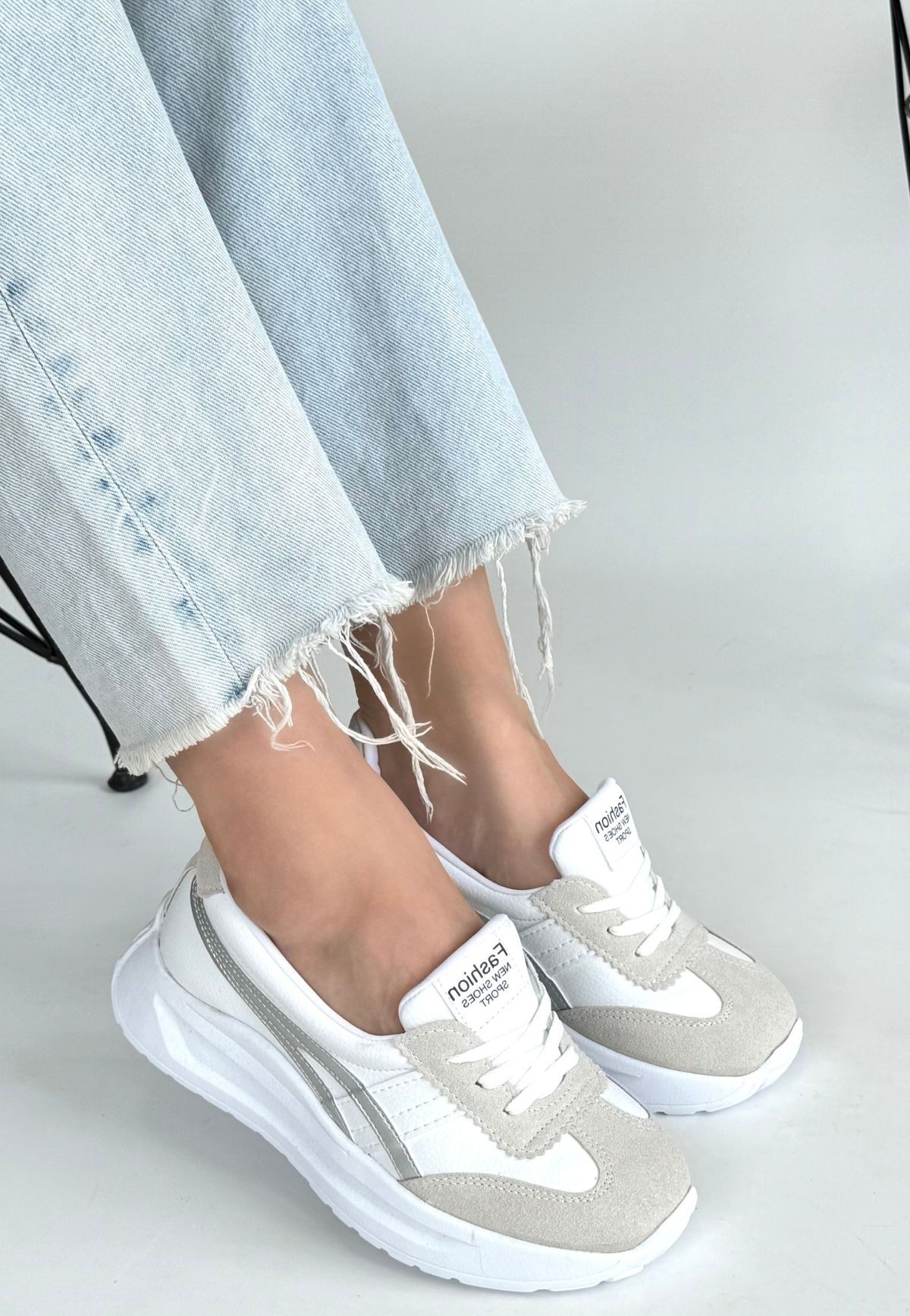 Zitta Beyaz Cilt Gri Detaylı Spor Ayakkabı