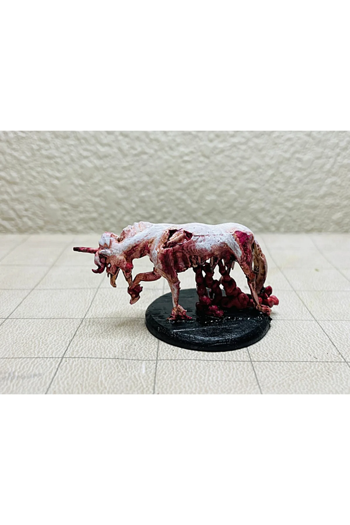 Zombi Unicorn Boyalı Figür 15 cm