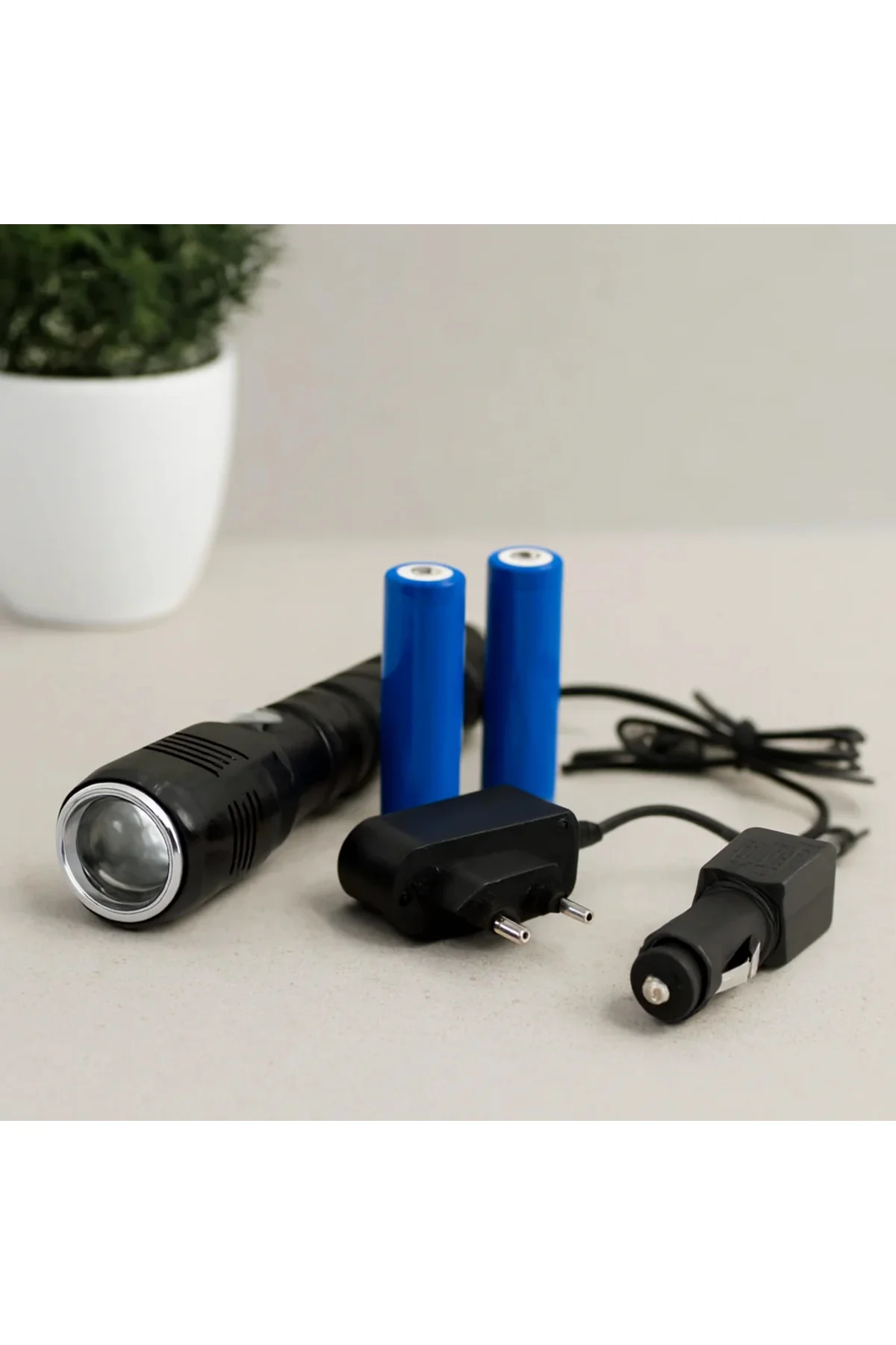 Zoomlu COB LED Şarjlı Metal El Feneri 3000 Lümen 17 cm