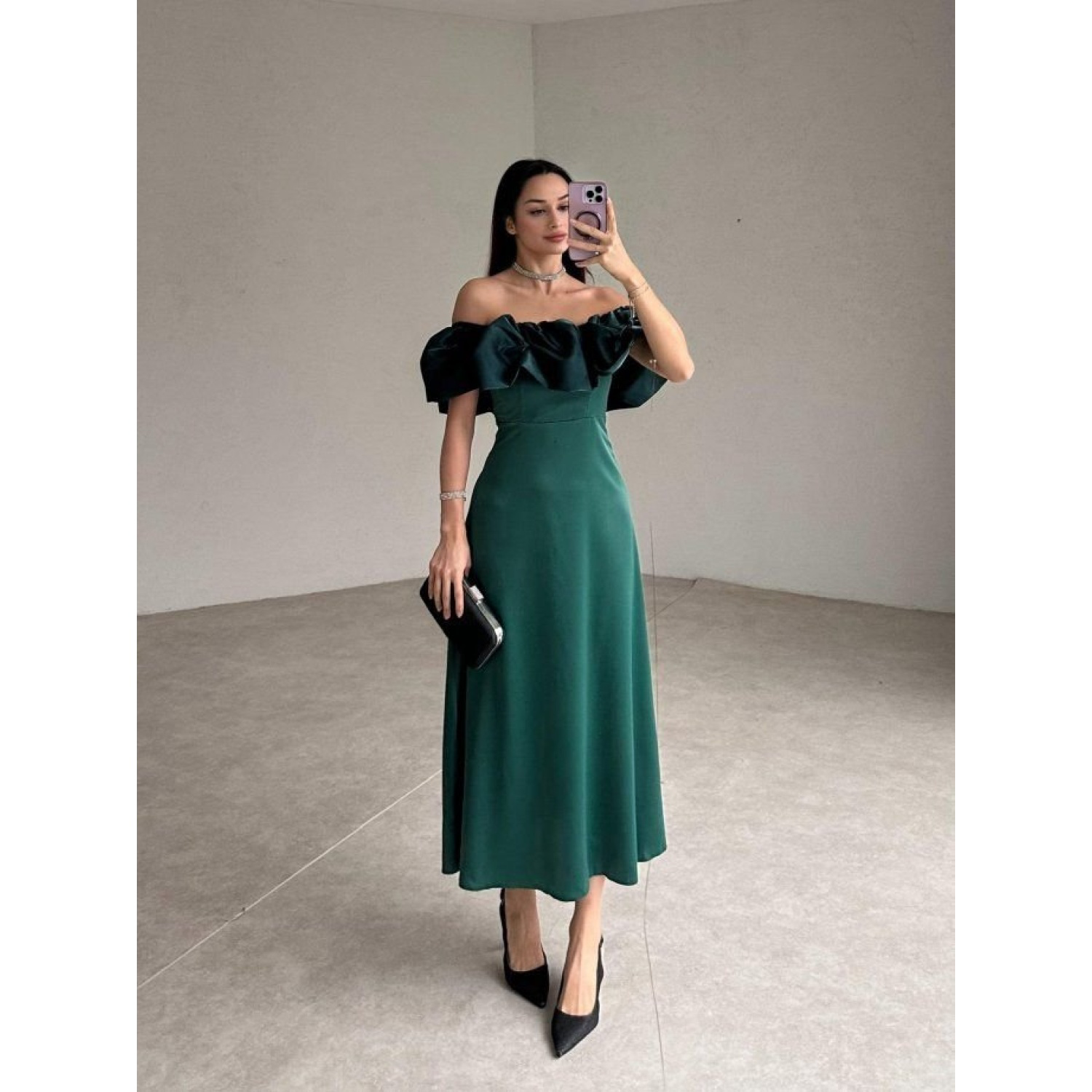 Zümrüt Omuz Büzgülü Saten Elbise Zümrüt Omuz Büzgülü Saten Elbise